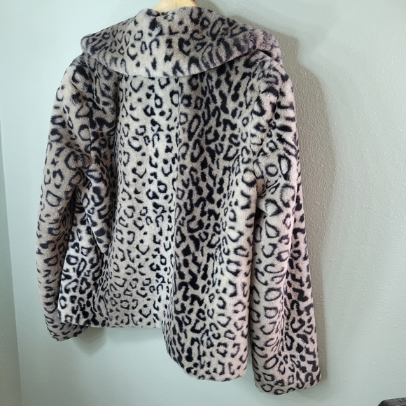 Cheetah print fuzzy jacket - Picture 2 of 5